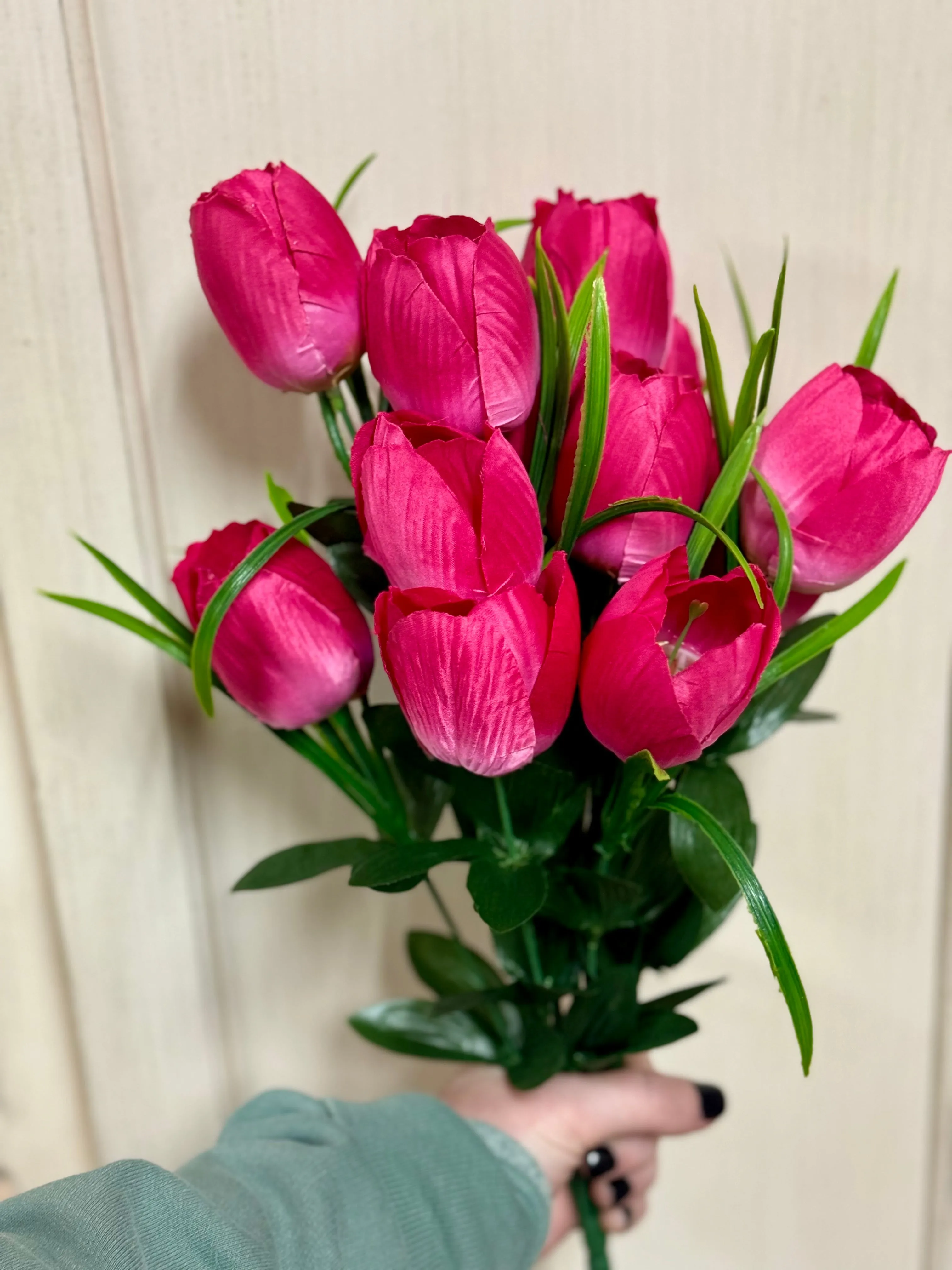 19 Inch Fuchsia Tulip Floral Bush